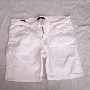 Vigors Studio Women’s White Bermuda’s